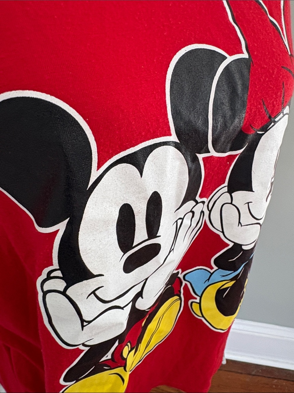 Disney Red Mickey & Minnie Graphic V-Neck Tee Size 2X - Picture 3 of 5
